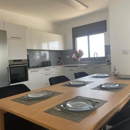 Sea & Fun Apartment Хадера Екстериор снимка
